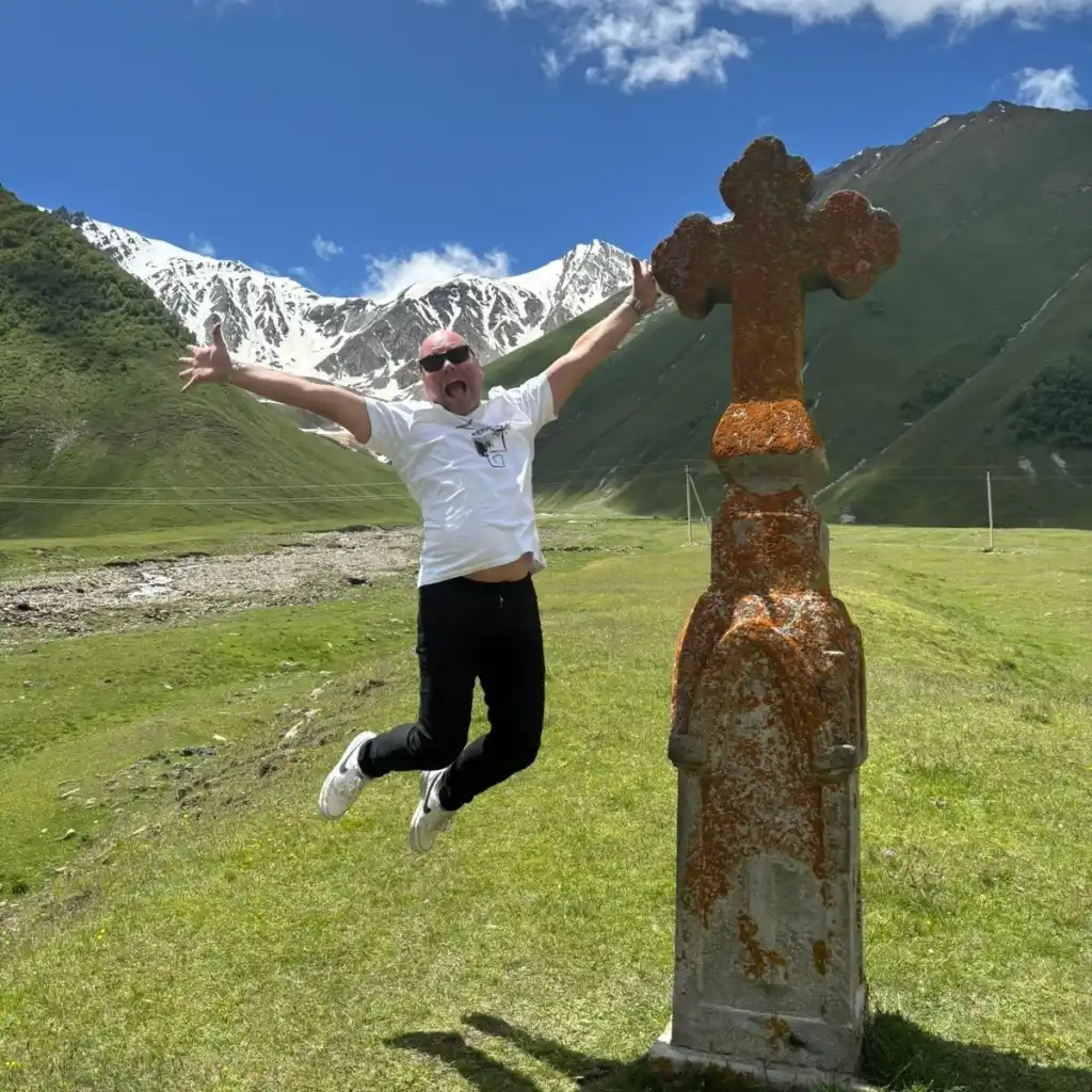 rundreisegeorgienjumping georgien tour guide